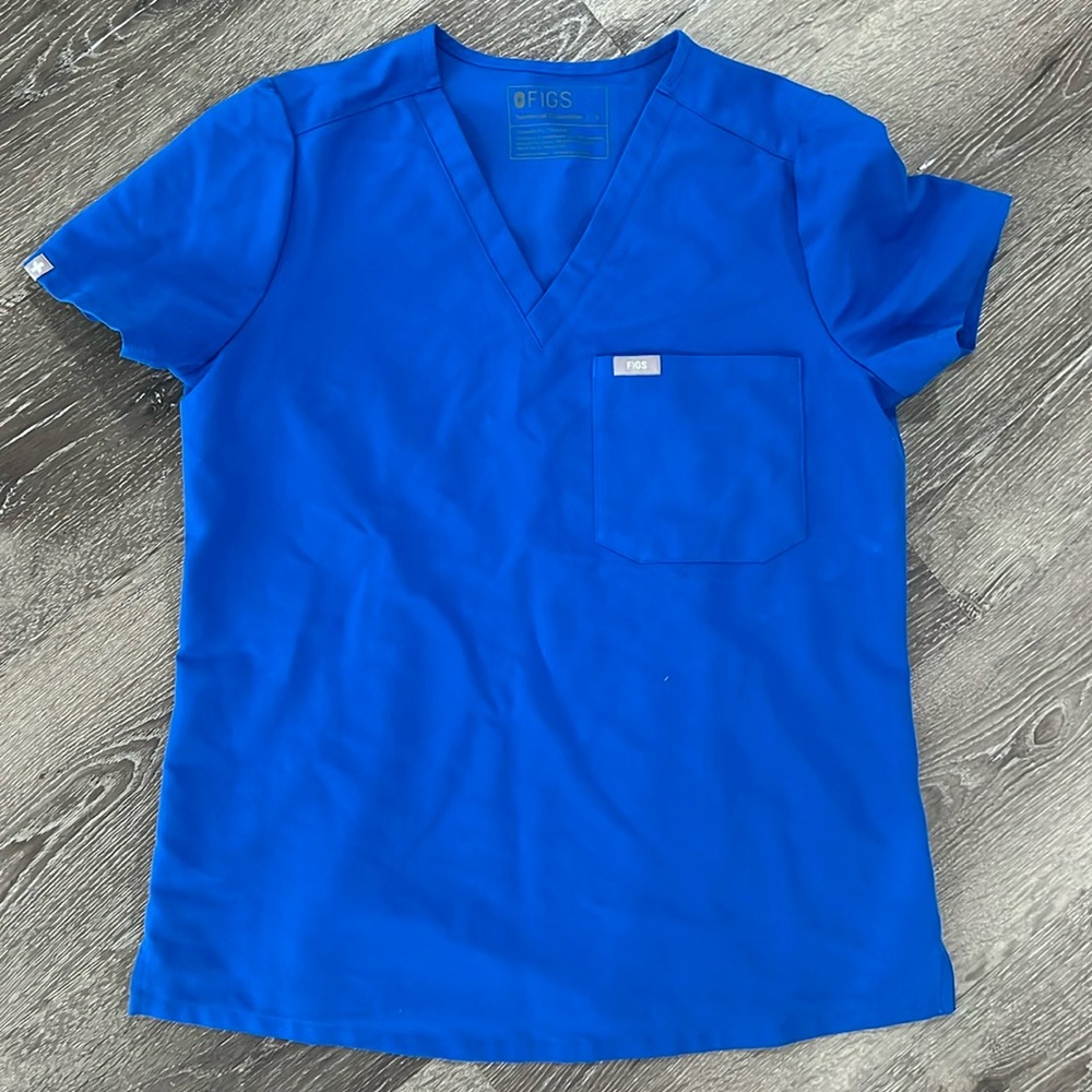 Figs scrub top